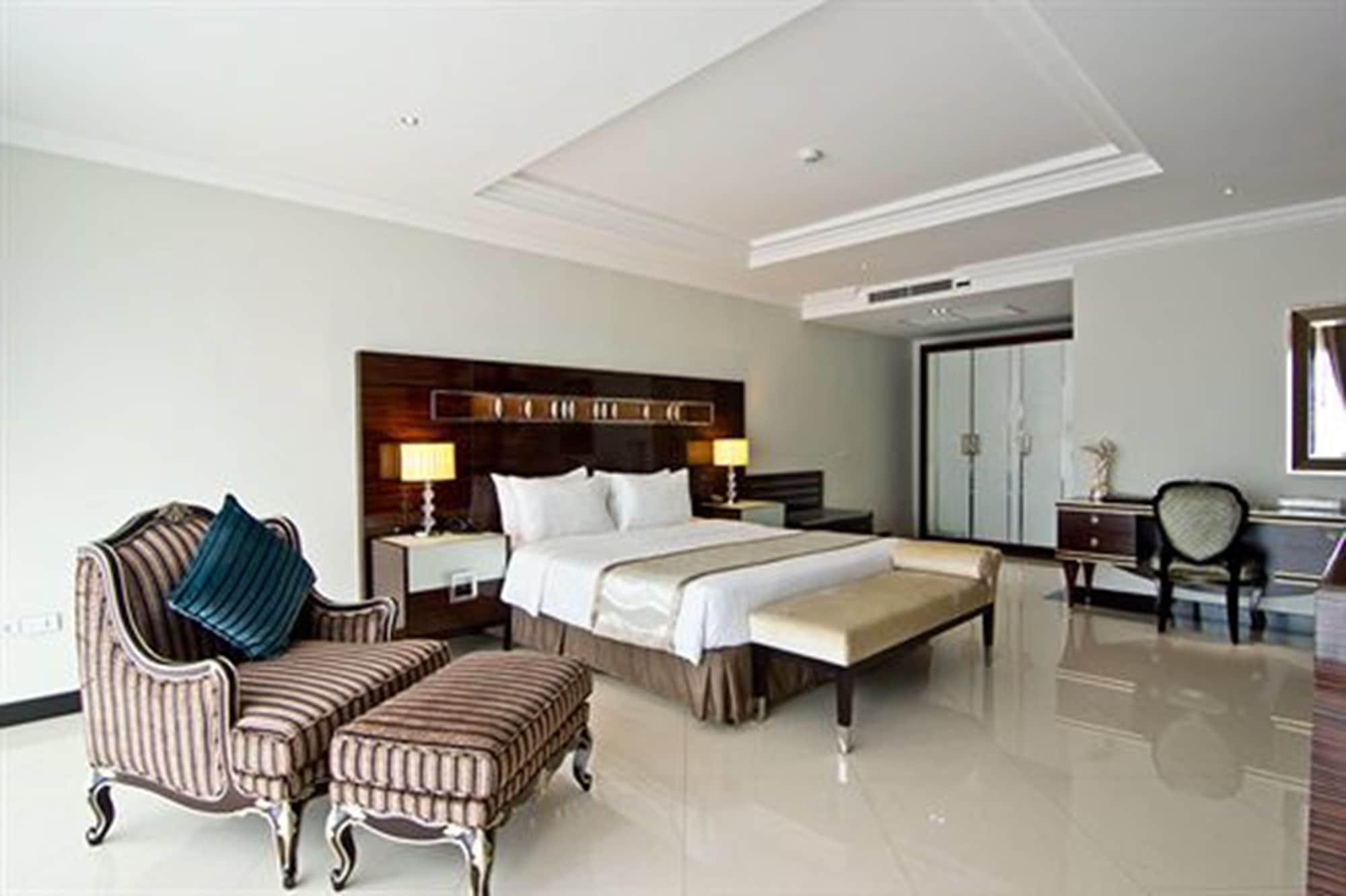 Lk Royal Wing Hotel Pattaya Exterior foto