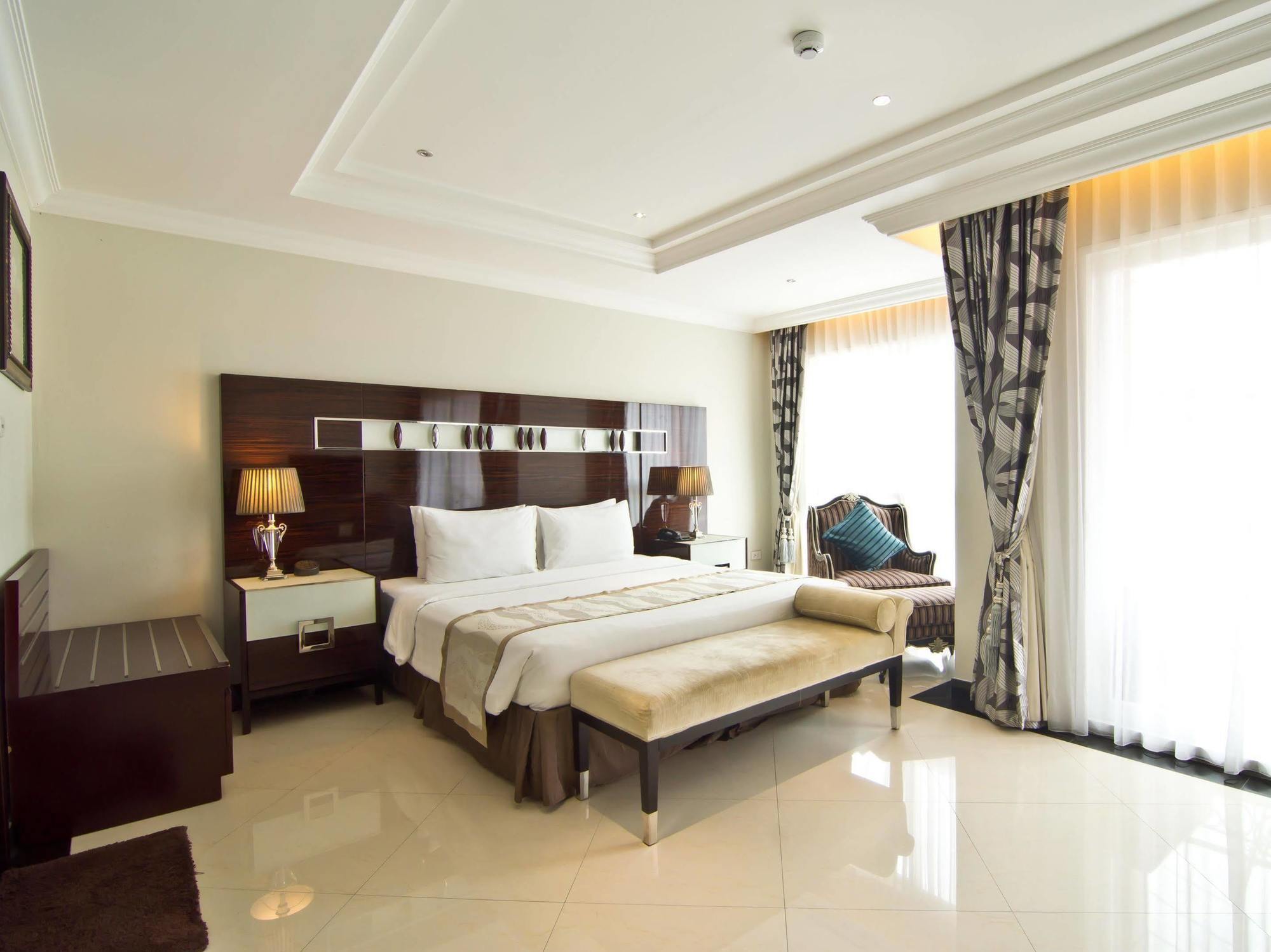 Lk Royal Wing Hotel Pattaya Exterior foto